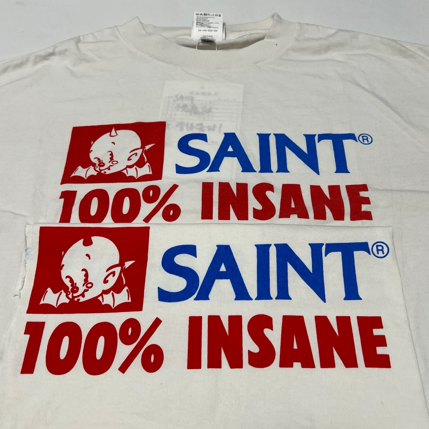 Printing proofing comparison SAINT Mxxxxxx INSANE SS TEE/WHT Little Devil Angel TEE 100% INSANE slogan printed short sleeves Off-white S-XL Tube weaving without side seam fabric OE yarn Original same weight Correct version Original main mark/wash mark/little angel security code Original development No touch printing